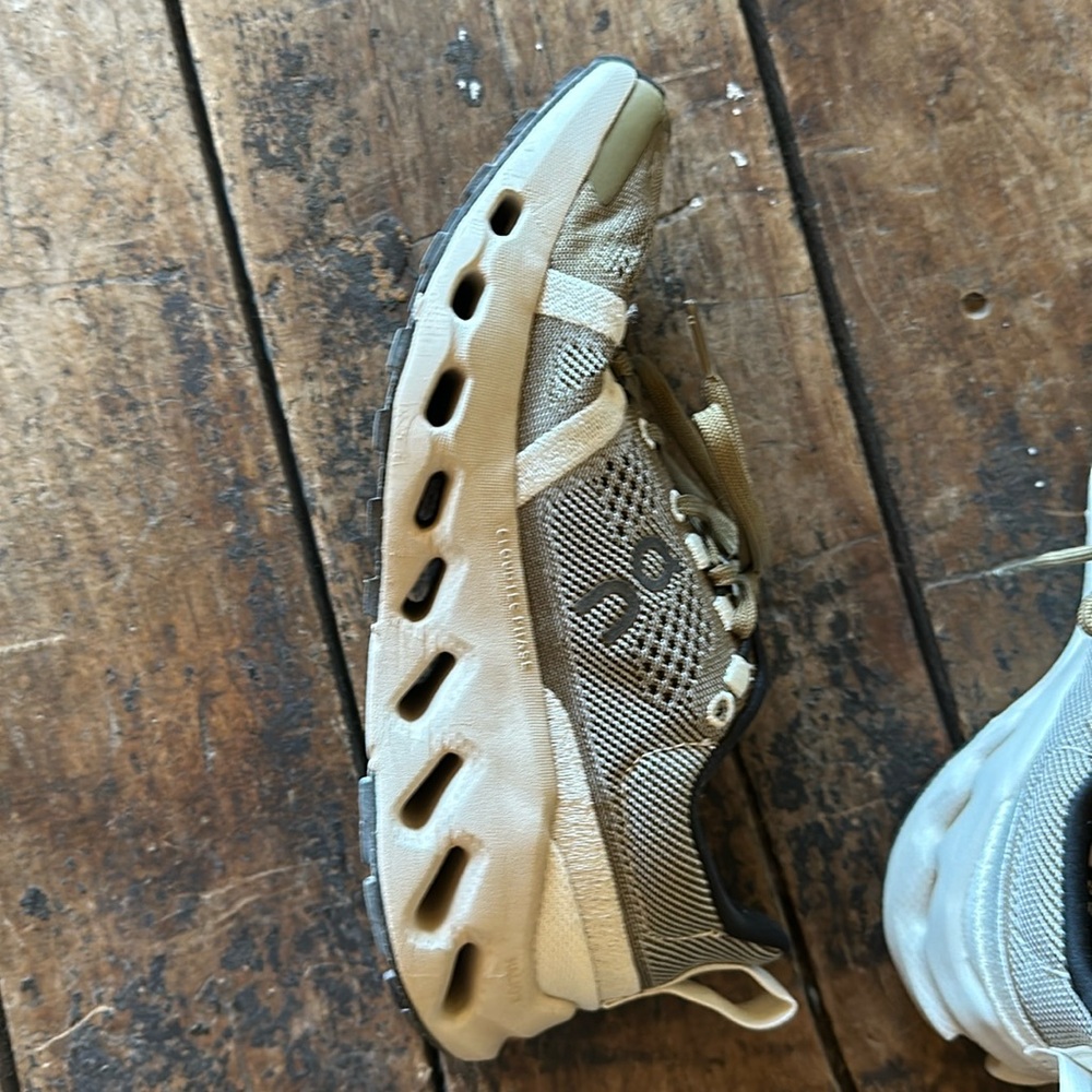 On Cloudsurfer Trail Running shoes size 6.5